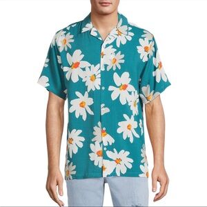 NWT No Boundaries | Hawaiian Floral Button up Shirt | Small